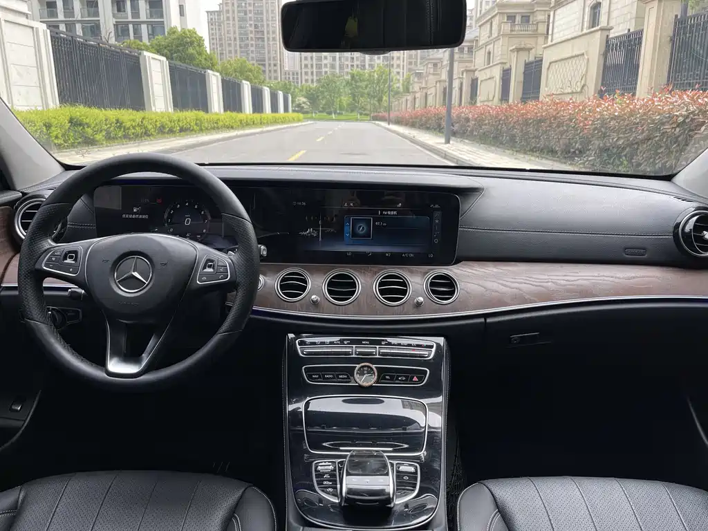 Mercedes-Benz E-Class 2017 — фото 13