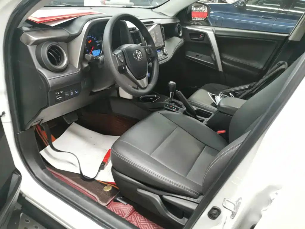 Toyota RAV4 2019 — фото 15