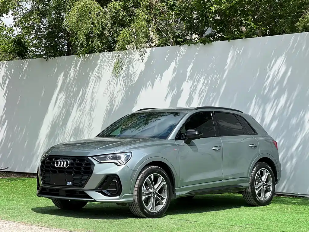 Audi Q3 2022 — фото 1
