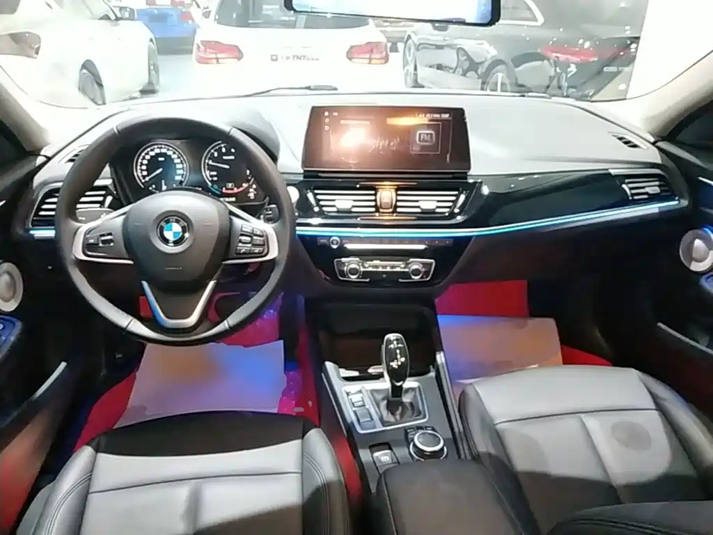 BMW 1 Series 2022 — фото 10