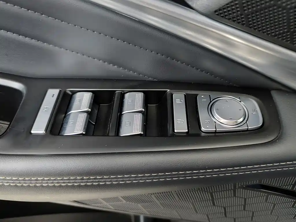GAC Motor Trumpchi GS8 2023 — фото 15