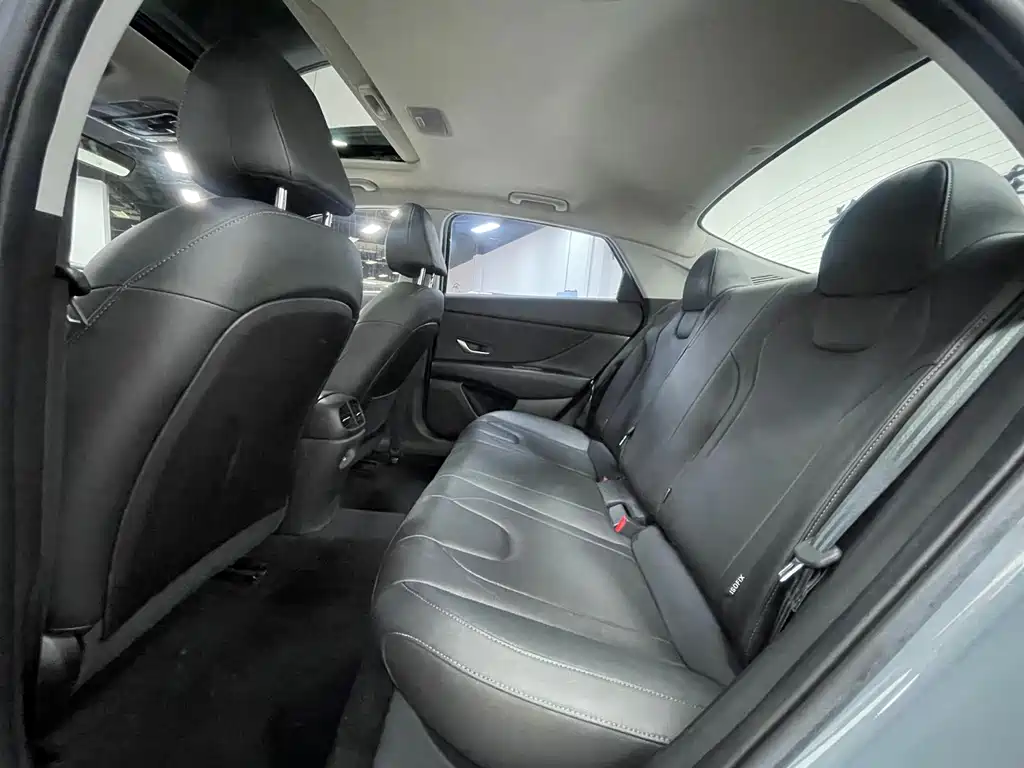 Hyundai Elantra 2022 — фото 12