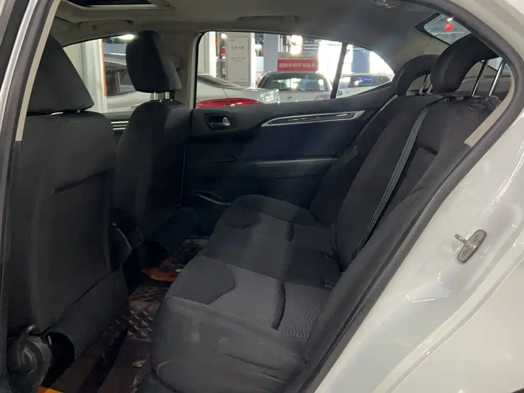 Citroën C4L 2015 — фото 19