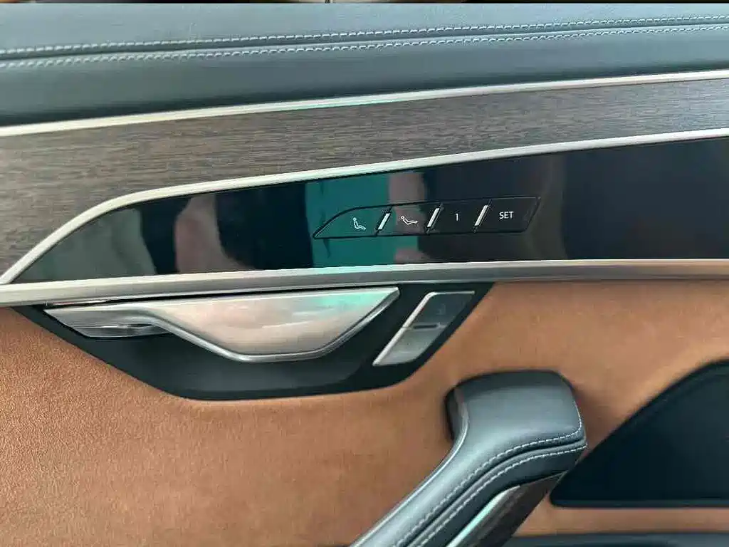 Audi A8 2022 — фото 10