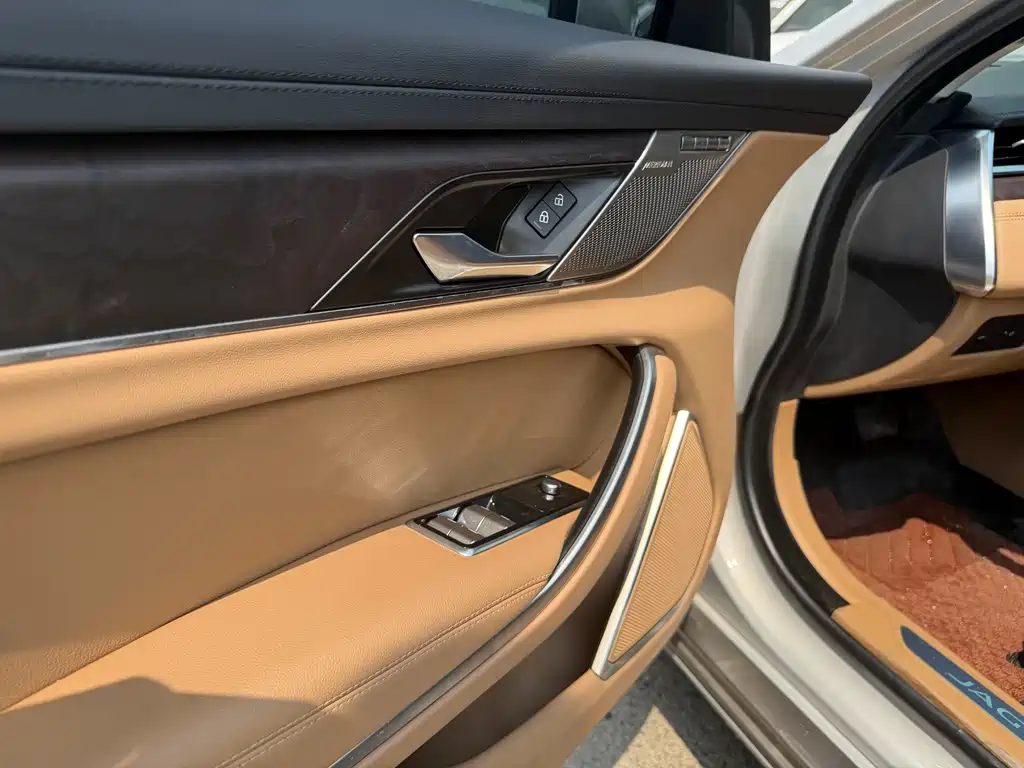 Jaguar XFL 2024 — фото 10