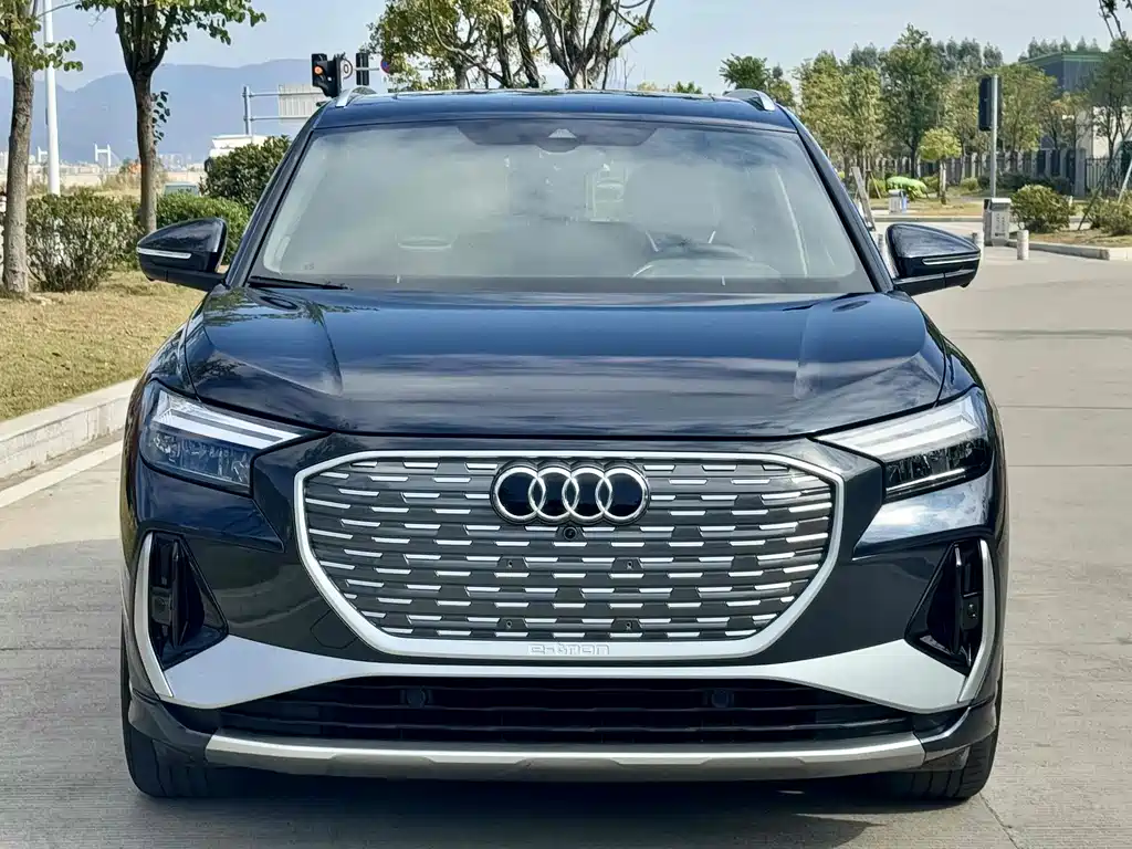 Audi Q4 e-tron 2023 — фото 2