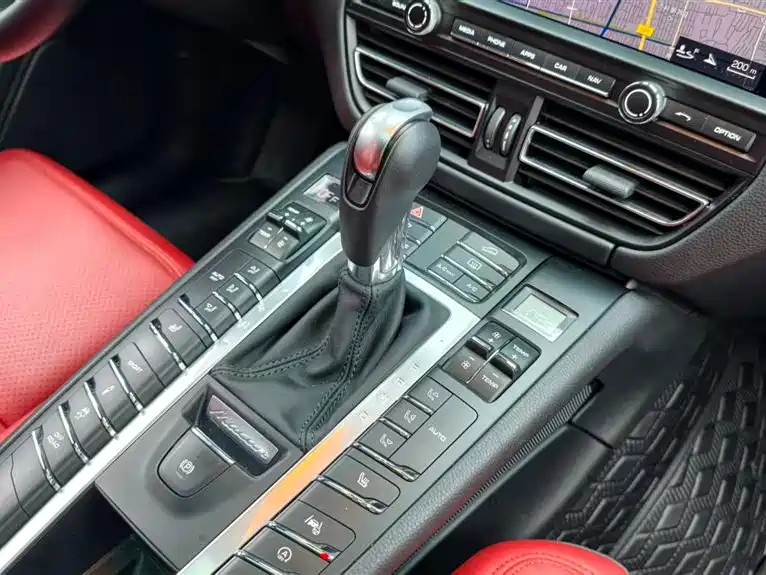 Porsche Macan 2021 — фото 14