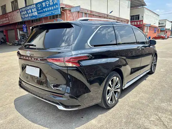 Toyota Granvia 2023