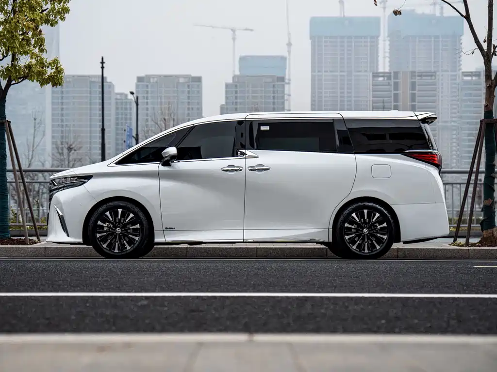 Toyota Alphard 2024 — фото 5