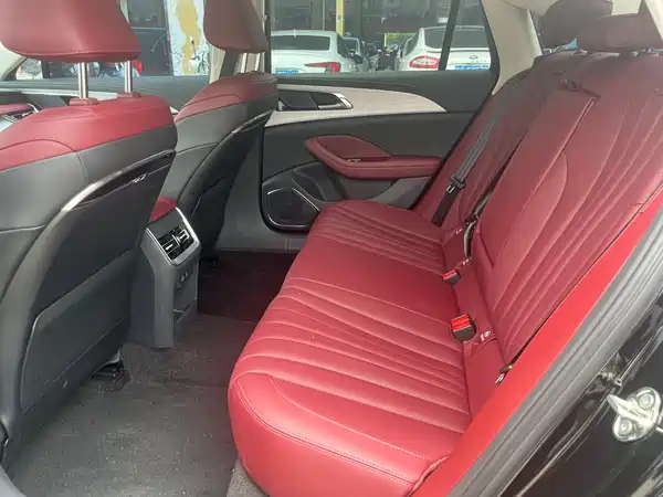 Hongqi H5 2025