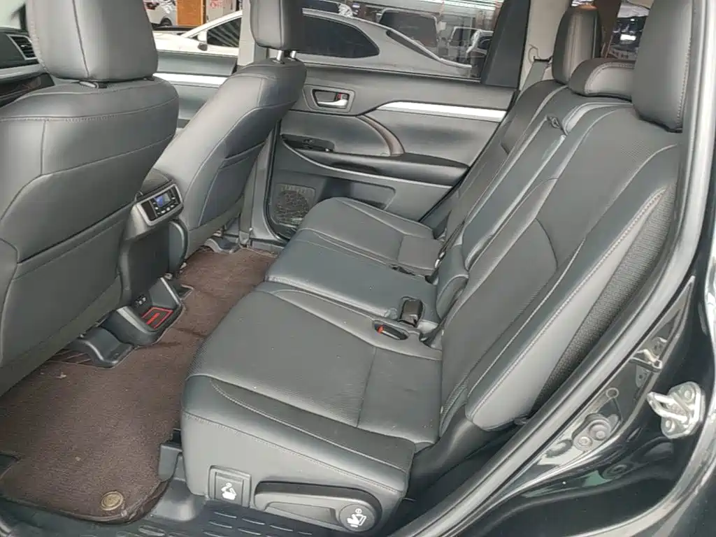 Toyota Highlander 2020 — фото 17