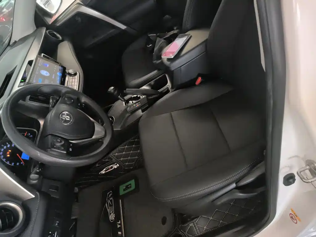 Toyota RAV4 2015 — фото 11