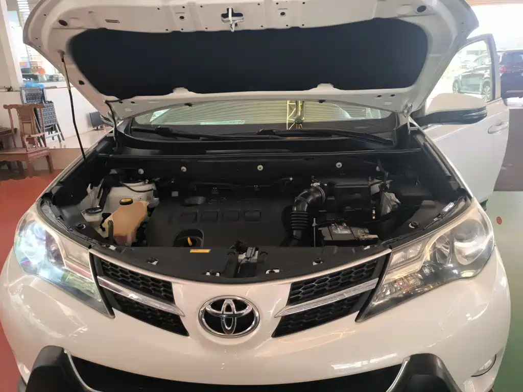 Toyota RAV4 2015 — фото 16