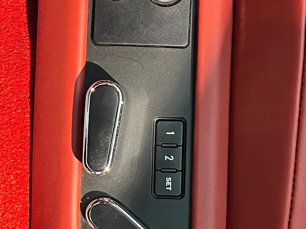 Bentley Flying Spur 2017 — фото 11