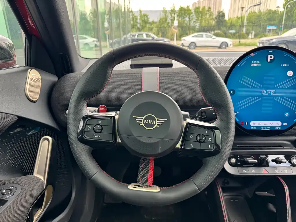 MINI JCW Aceman EV — фото 11