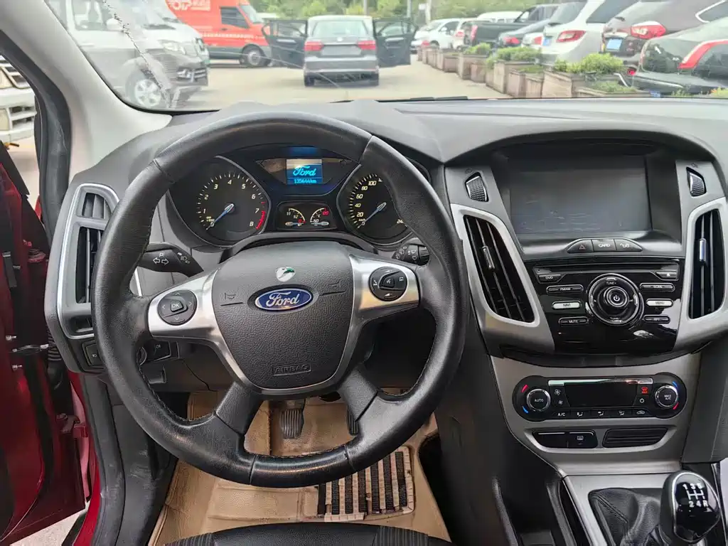 Ford Focus 2015 — фото 7