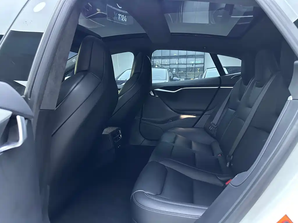 Tesla Model S 2018 — фото 9