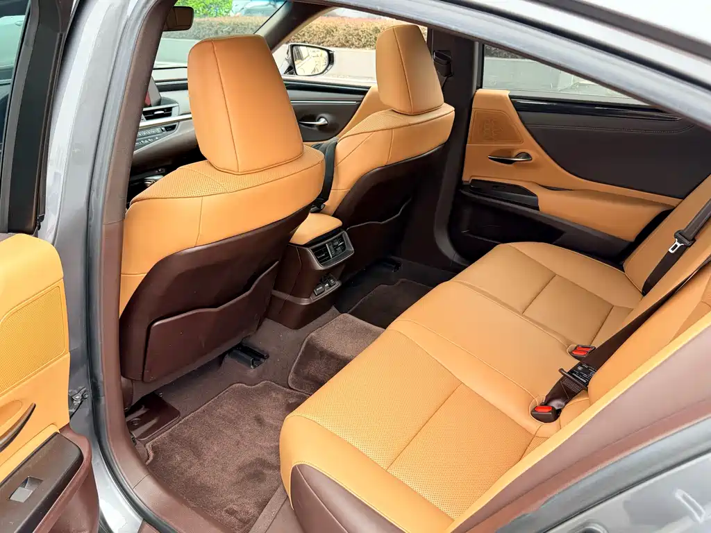 Lexus ES 2020 — фото 15