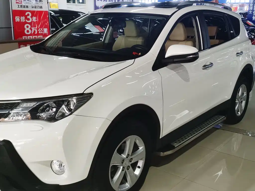 Toyota RAV4 2015 — фото 1
