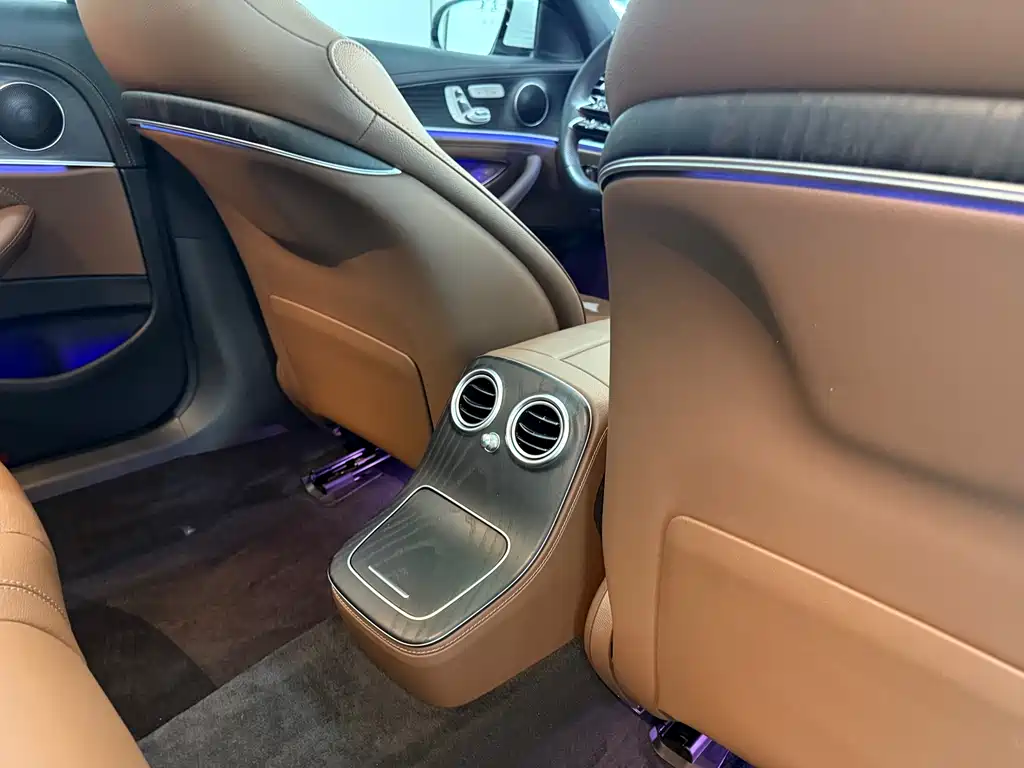 Mercedes-Benz E-Class 2023 — фото 11