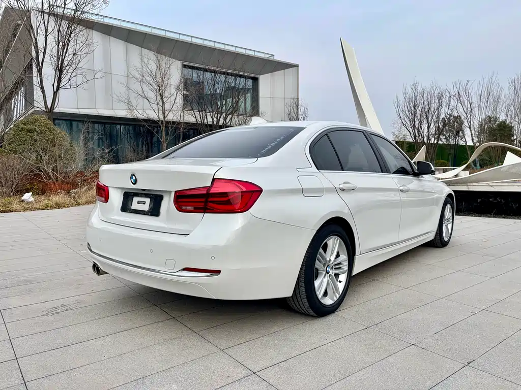 BMW 3 Series 2017 — фото 21