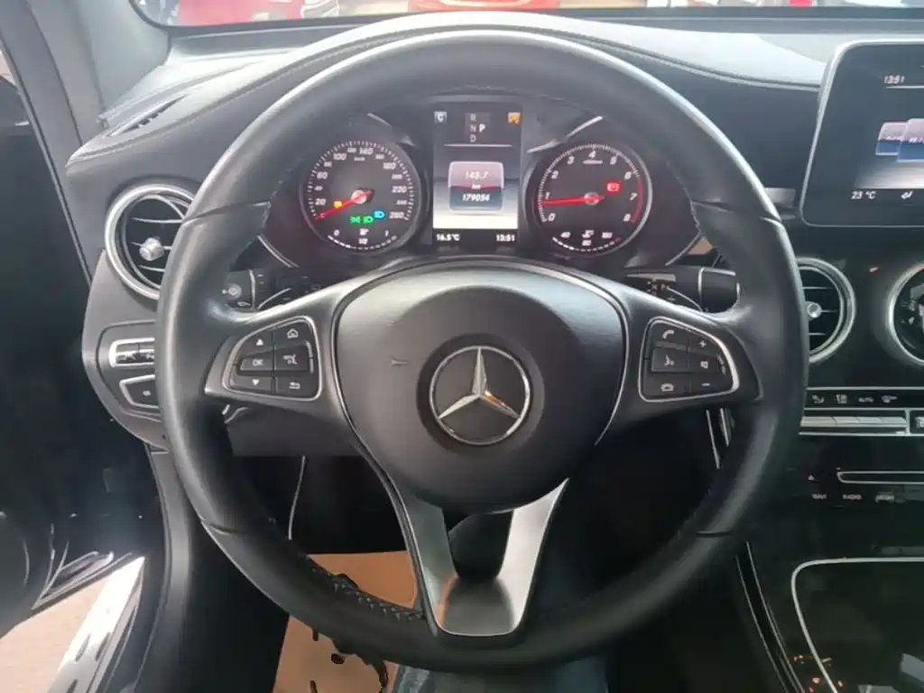 Mercedes-Benz GLC 2016 — фото 11