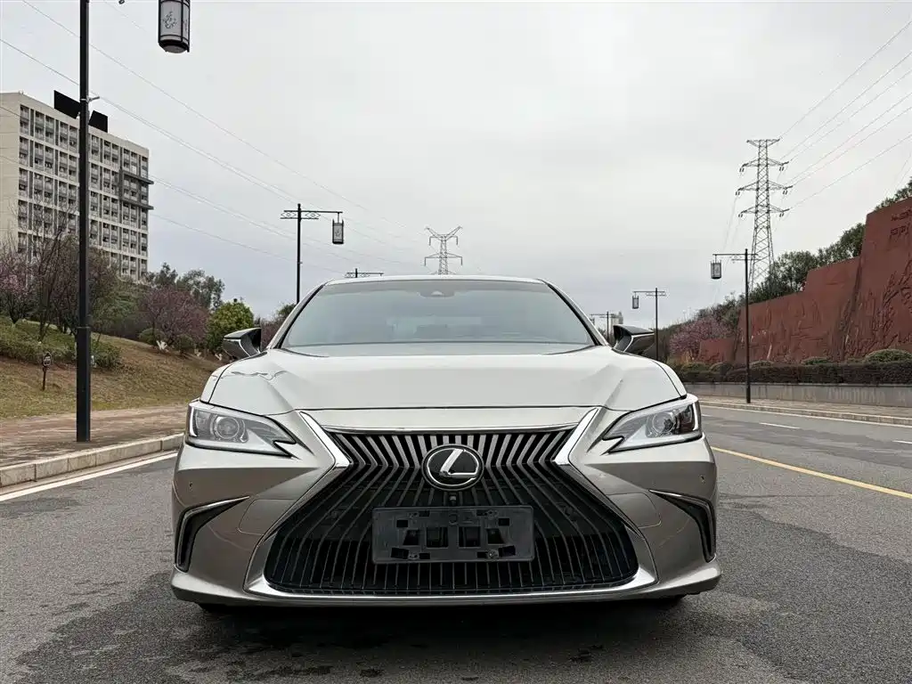 Lexus ES 2019 — фото 2