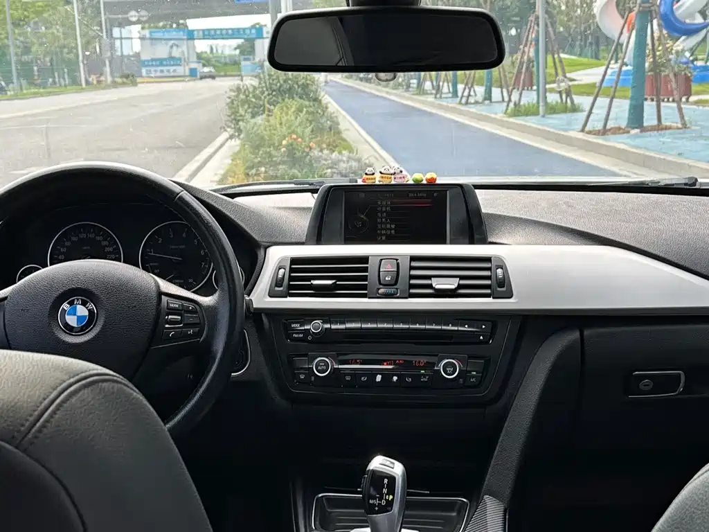 BMW 3 Series 2015 — фото 13