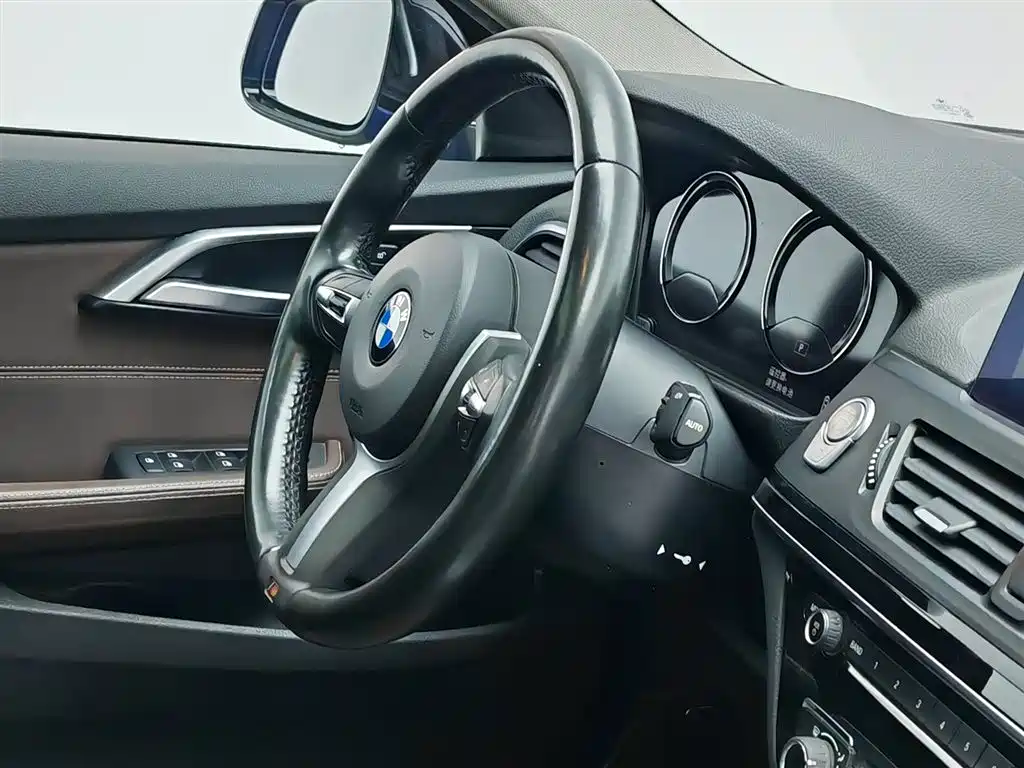 BMW 1 Series 2019 — фото 22
