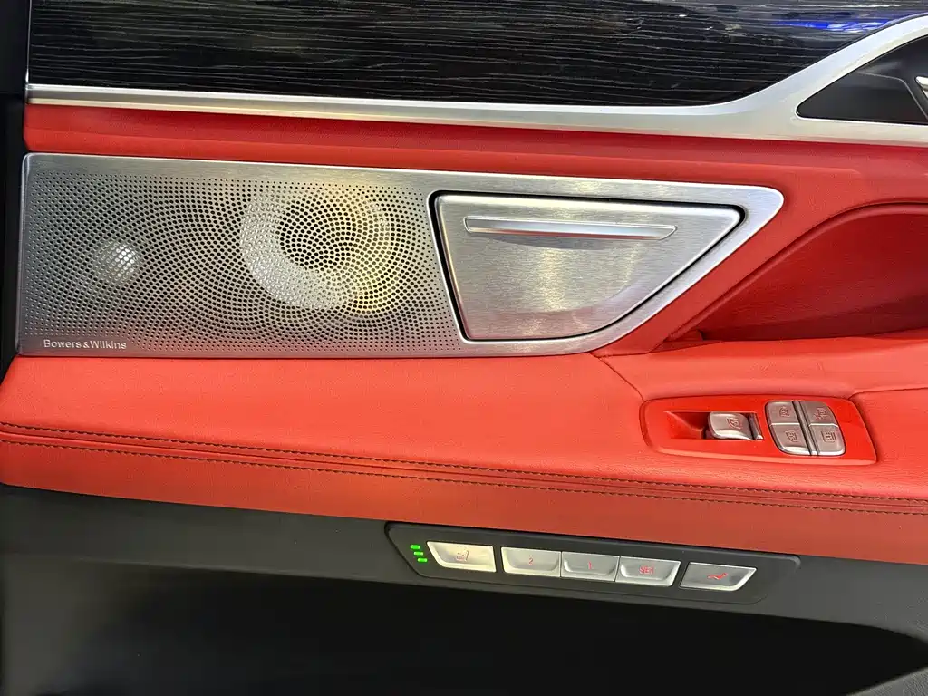 BMW 7 Series 2017 — фото 18