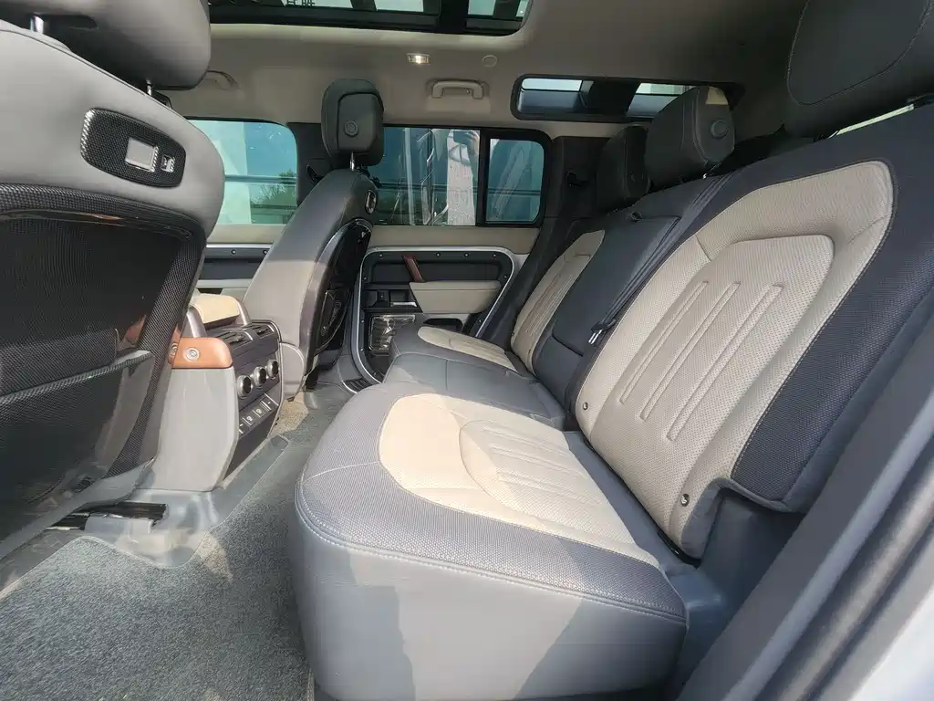 Land Rover Defender 2021 — фото 14