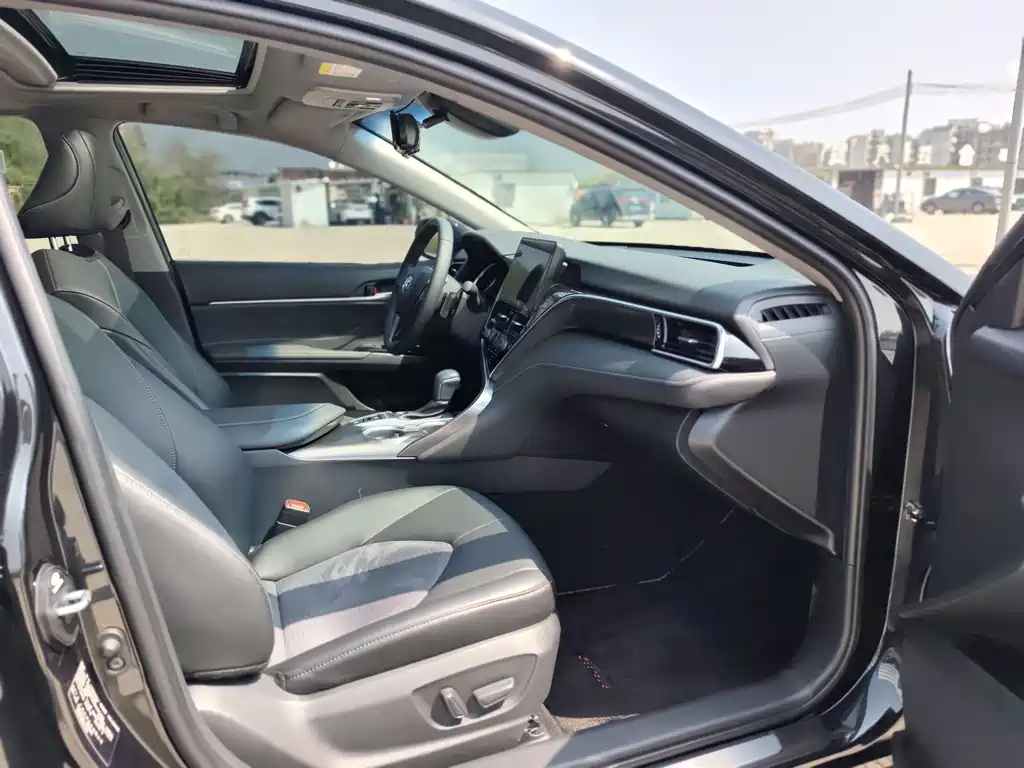 Toyota Camry 2022 — фото 17