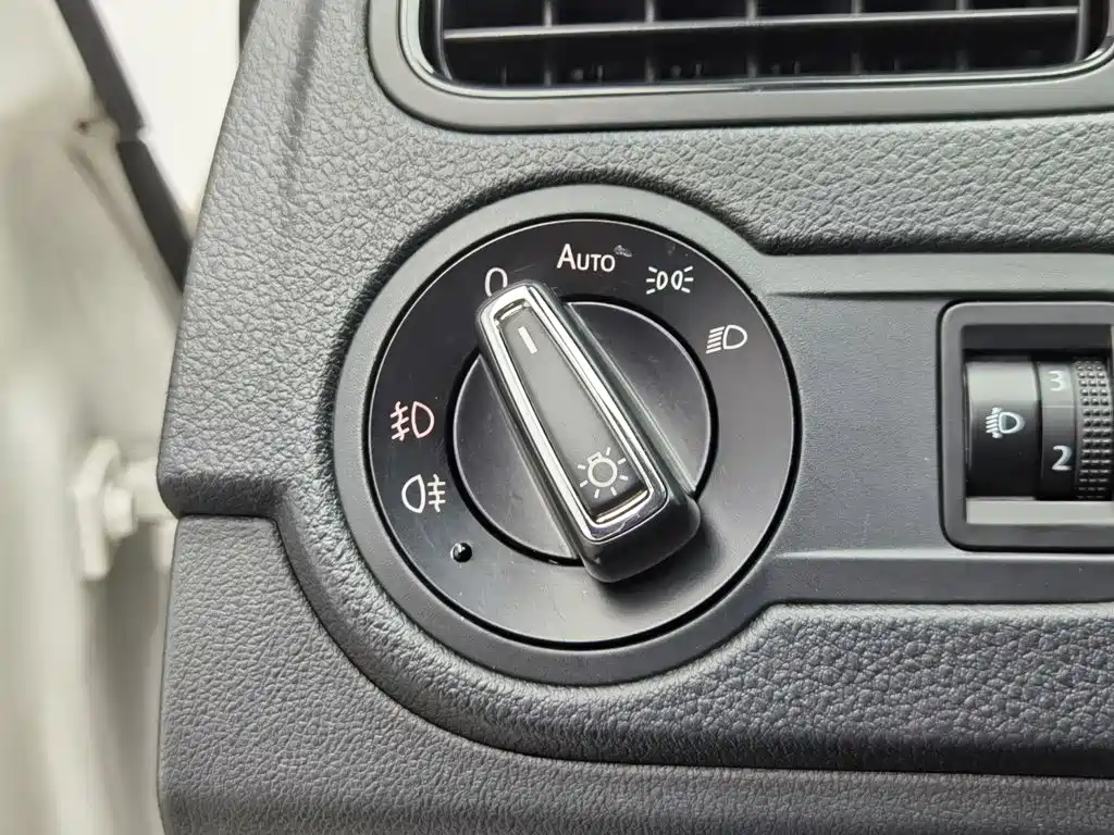 Volkswagen Polo 2015 — фото 21
