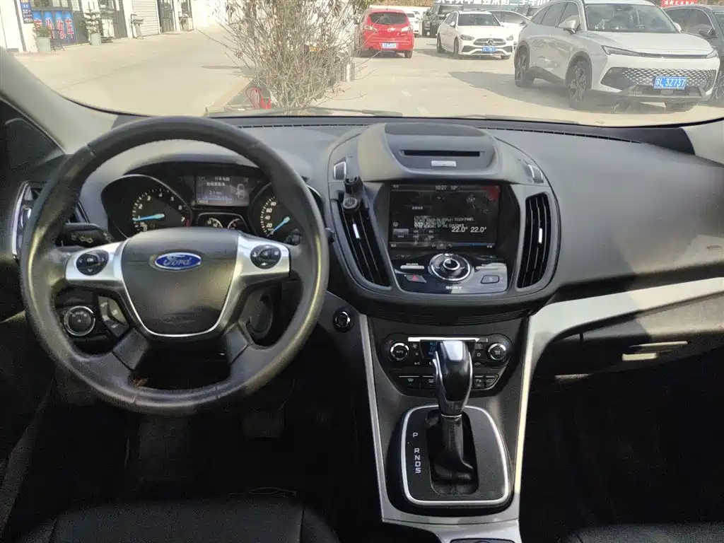 Ford Kuga 2015 — фото 13