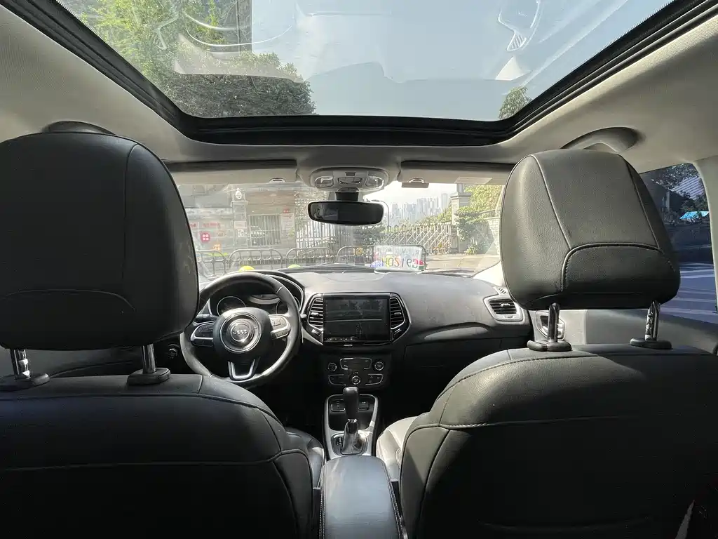 Jeep Compass 2019 — фото 11