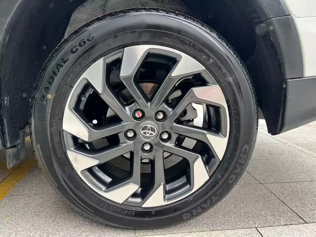Toyota RAV4 2016 — фото 15