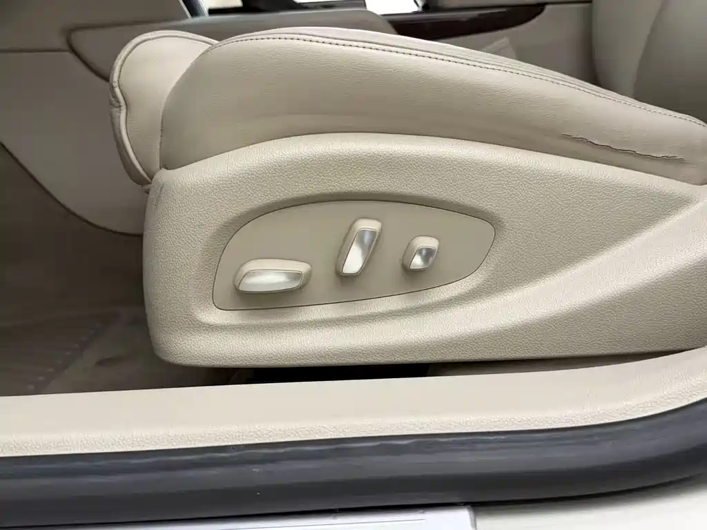 Cadillac XTS 2016 — фото 15