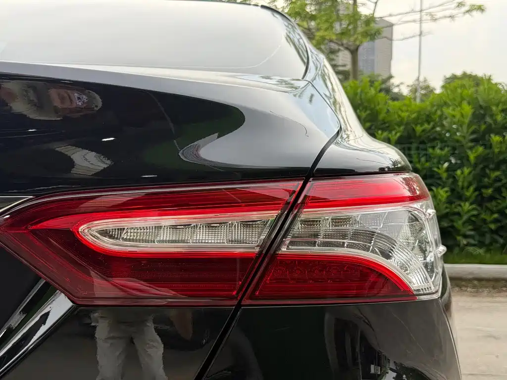 Toyota Camry 2021 — фото 8