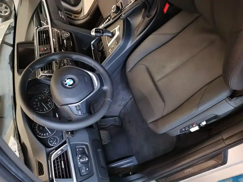 BMW 3 Series 2017 — фото 11