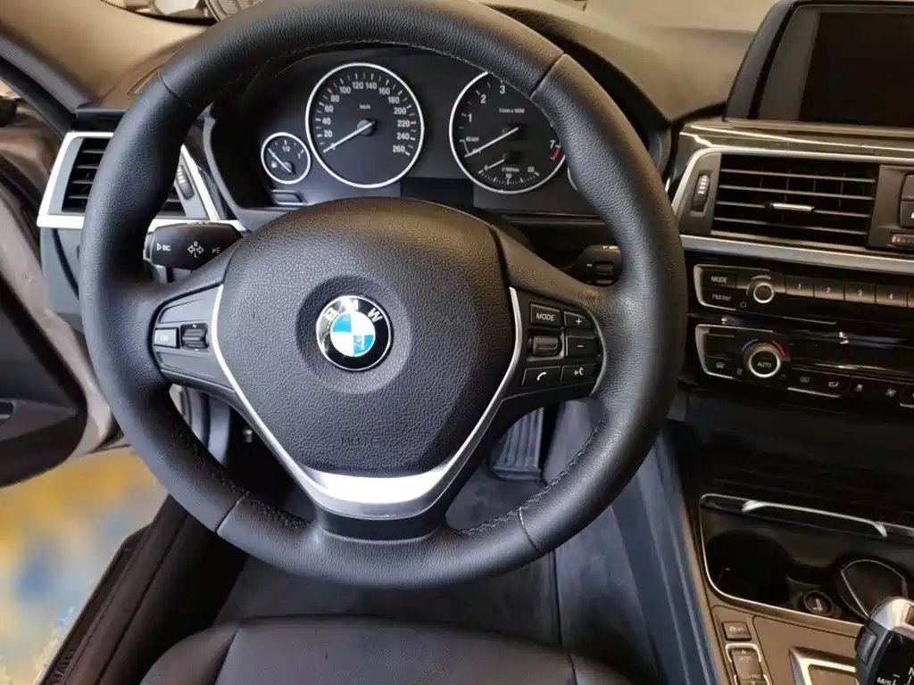 BMW 3 Series 2017 — фото 16