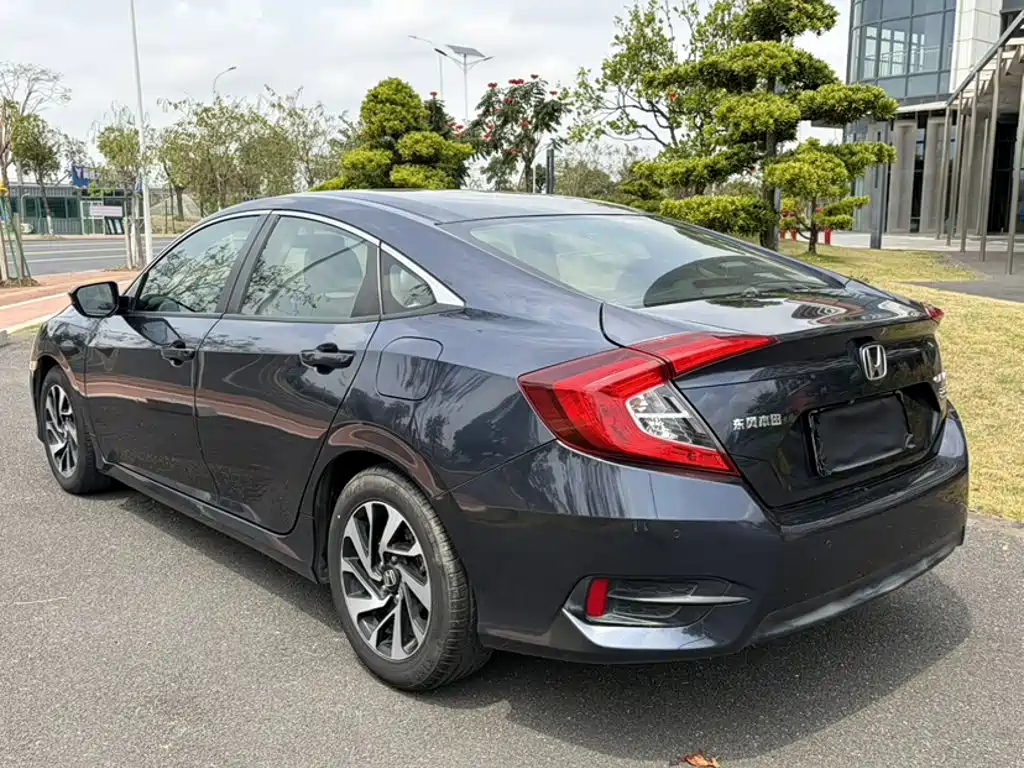 Honda Civic 2019 — фото 23