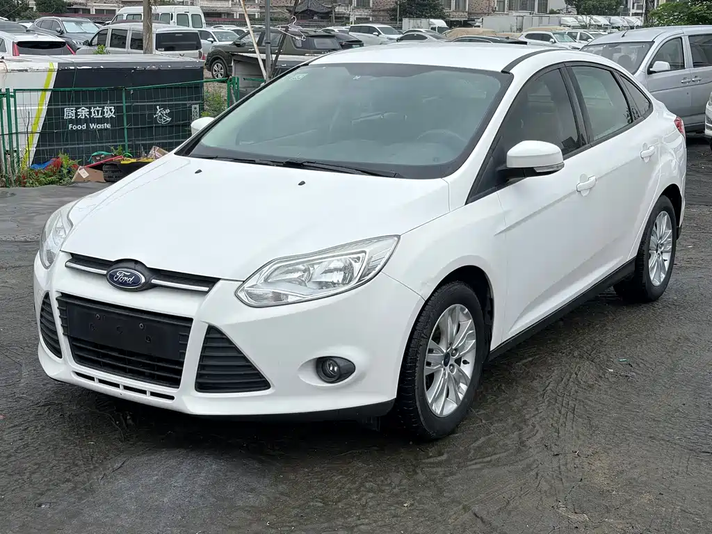 Ford Focus 2014 — фото 1