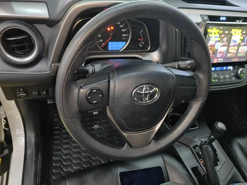 Toyota RAV4 2019 — фото 7