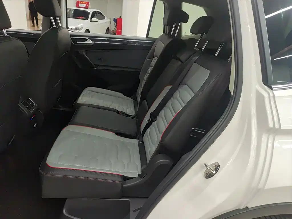 Volkswagen Tiguan L 2022 — фото 17