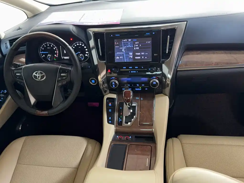 Toyota Alphard 2017 — фото 8