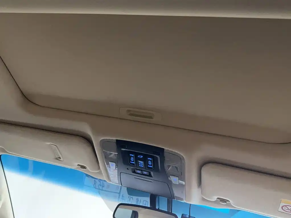 Toyota Alphard 2017 — фото 10