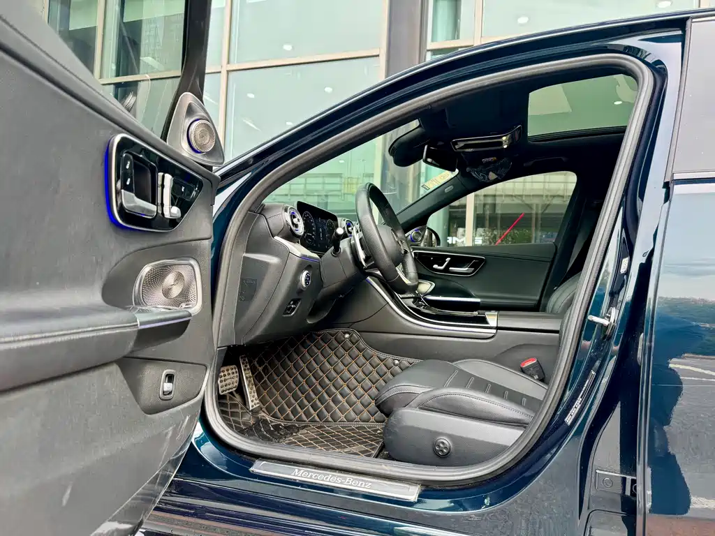 Mercedes-Benz C-Class 2023 — фото 4