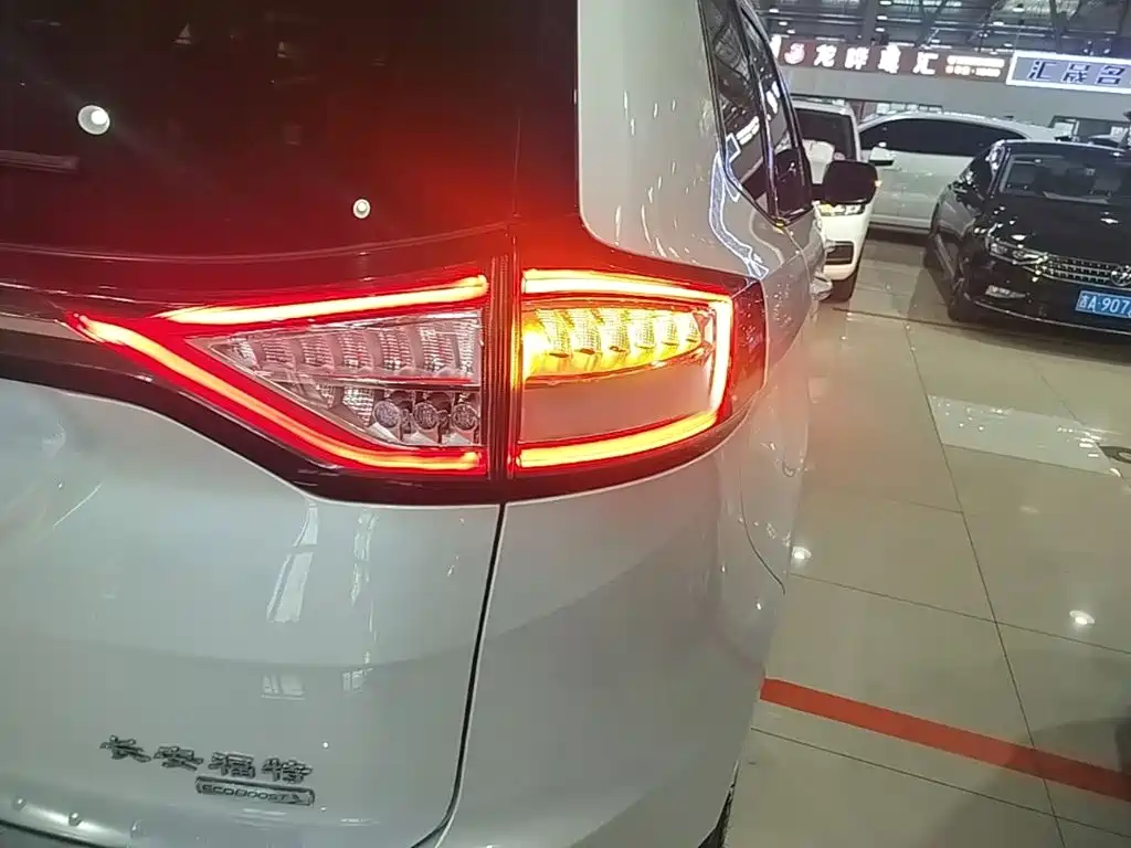 Ford Edge 2019 — фото 19