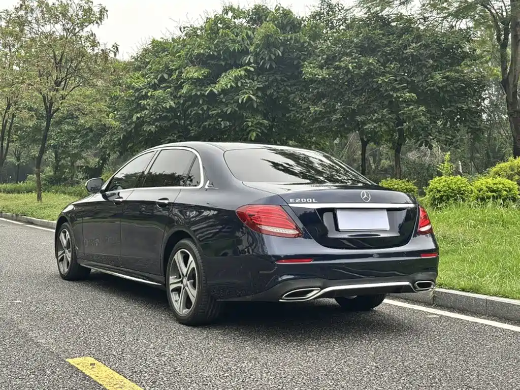 Mercedes-Benz E-Class 2017 — фото 25