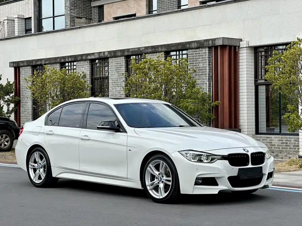 BMW 3 Series 2019 — фото 15